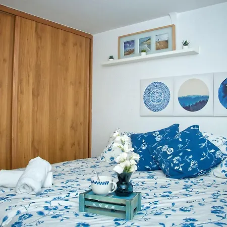 Lyrioshomes Apartamento Montano Center Apartment